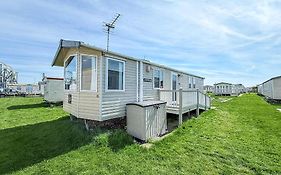 Modern 6 Berth Caravan For Hire At Fantasy Island In Skegness Ref 58009D